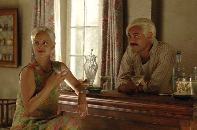Mena Suvari and Jack Huston experiment with the theory that blondes have mo...