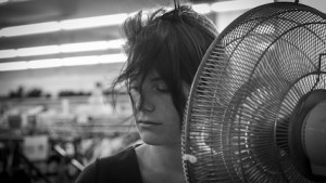 Julianne Côté cools down in Tu Dors Nicole